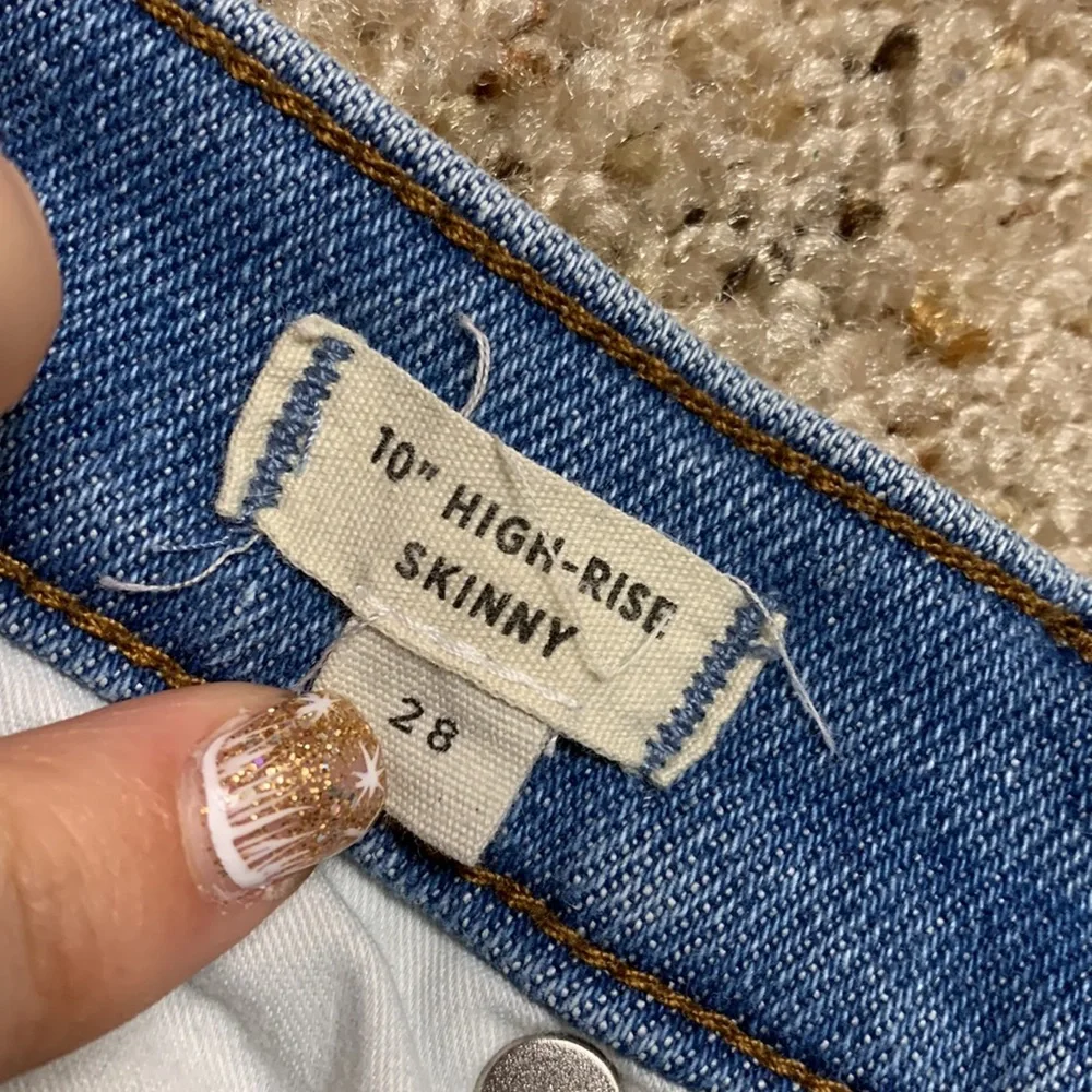 *Flawed* Madewell 10” High Rise Skinny Light Wash- 28 - Picture 9 of 9